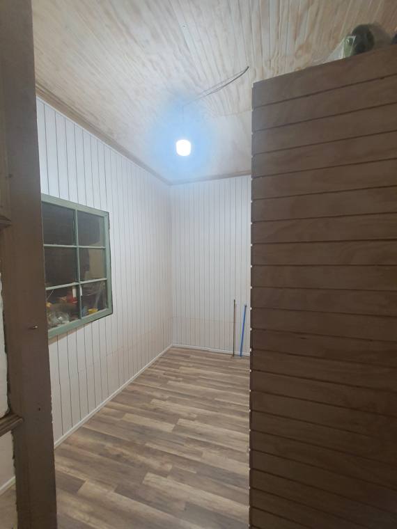 Revestimiento interior en pino, obra terminada